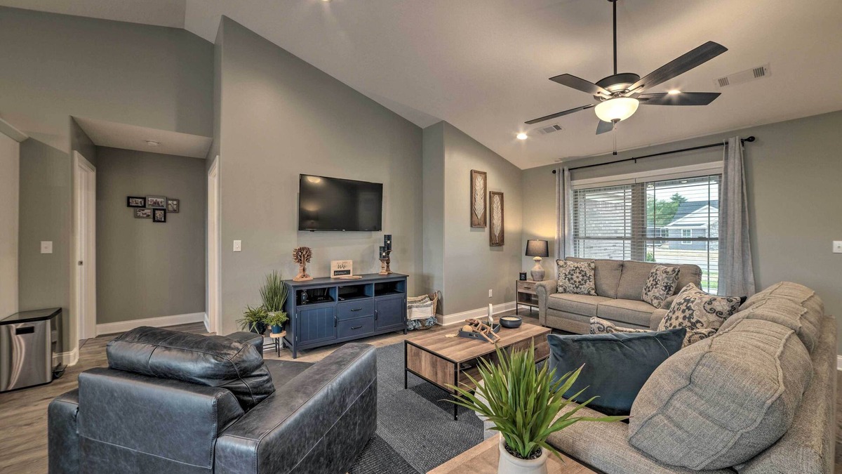 Murray House | Cozy Murray Retreat Near MSU & Local Eateries