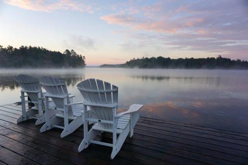 Minett Ski Chalet | Cozy Muskoka 4-bedroom cottage on Lake Rosseau