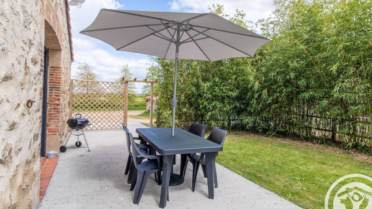 Saint-Christophe-du-Bois Cottage | Cozy Nature Retreat Between Cholet and Puy du Fou - Terrace, BBQ, Accessible, Sleeps 4