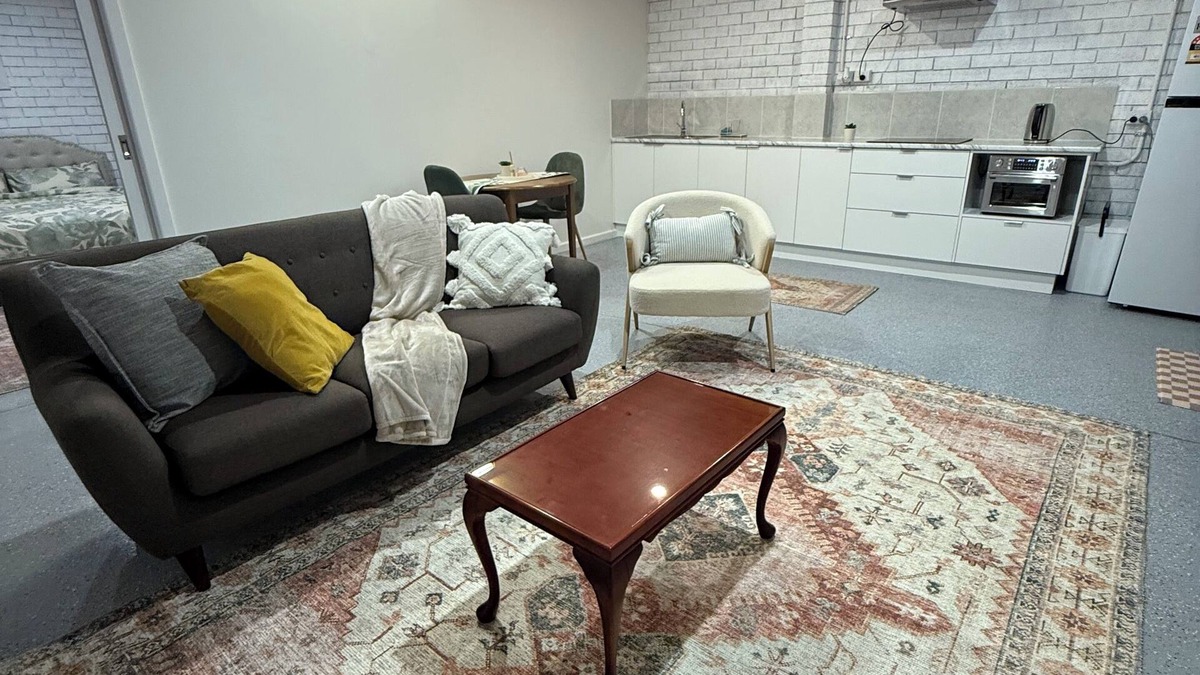 Lalor Apartment | Cozy n Vibrant Brand New Flat with Great Location In Lalor Vic