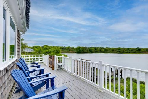 Narragansett House | Cozy Narragansett Cottage with Dock and Outdoor Shower