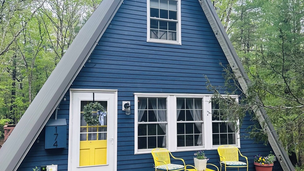 Biglerville Cabin | Cozy Nature Retreat A-Frame Cabin in Woods Firepit Creek Large Deck Sleeps 6