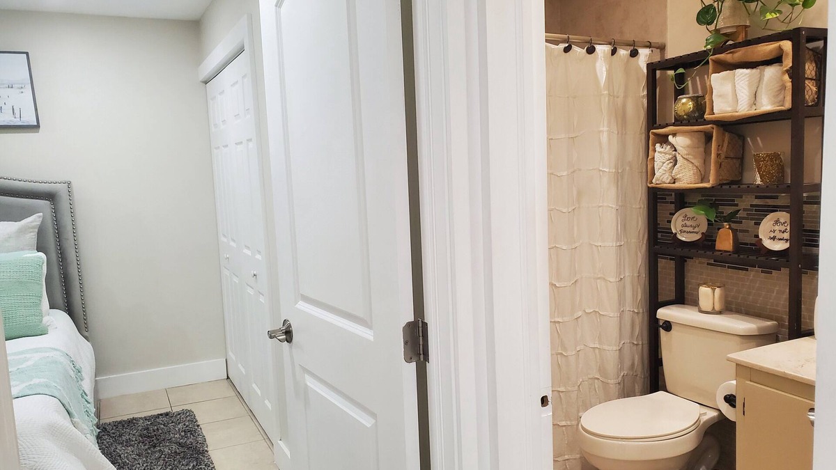 Country Club House | Cozy, neat and centrally located 1-bedroom town home