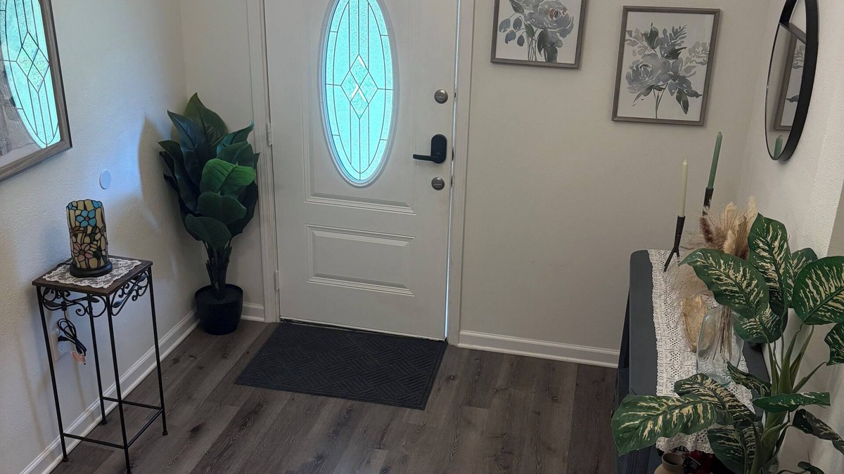 Coldspring House | Cozy Nest 3-bedroom house in Coldspring with WiFi and AC