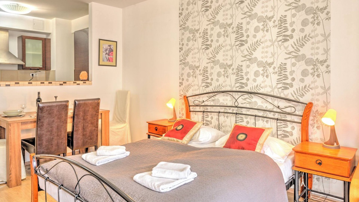 Terezvaros Apartment | Cozy nest with 1 bdr. and balcony in Gozsdu