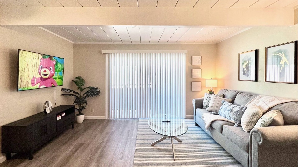 Ventura Apartment | Cozy New 1B1b King bed Apt in downtown Palo Alto