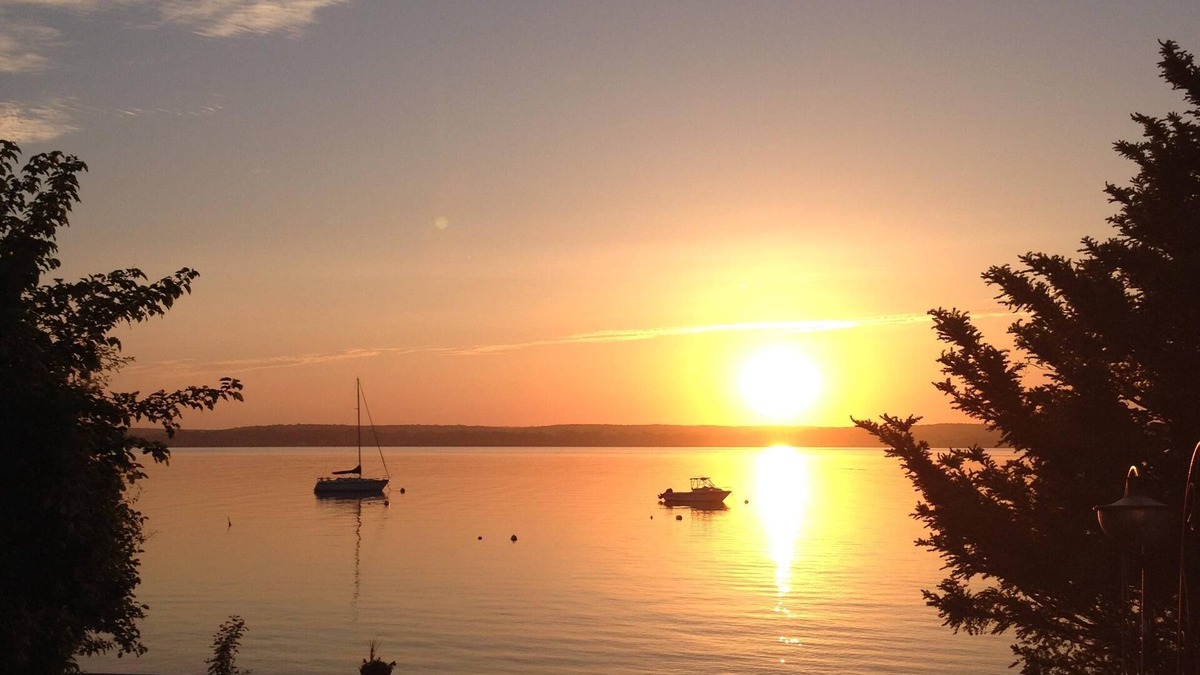 Portsmouth Cottage | Cozy New England Beach Cottage with Private Beach & Boat Ramp, Incredible Views