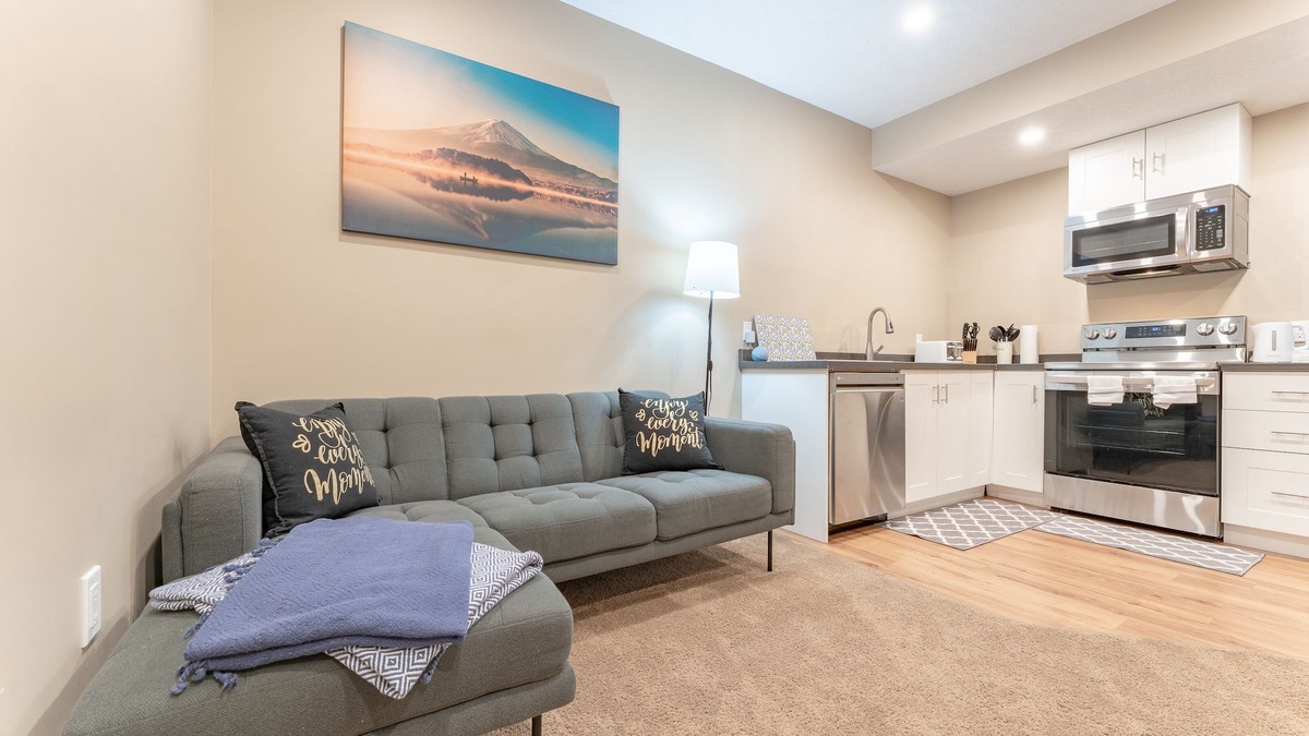 Symons Valley Apartment | Cozy newly built basement apartment in Sherwood