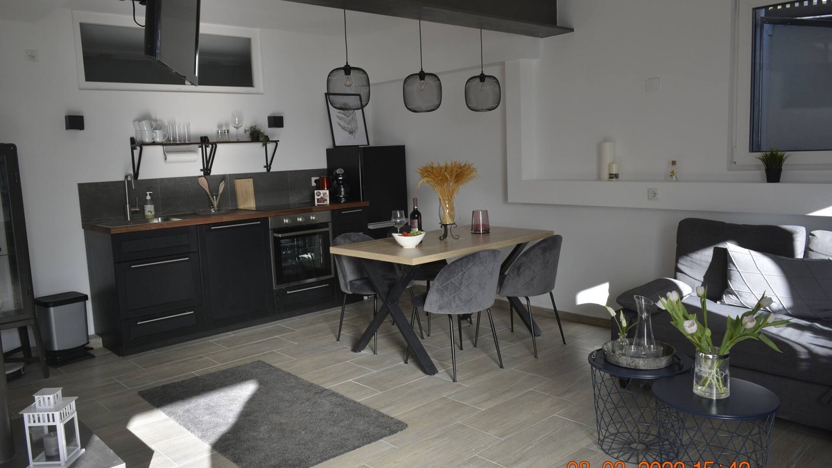 Bornsen Apartment | Cozy newly furnished basement apartment. Close to the city and yet idyllic
