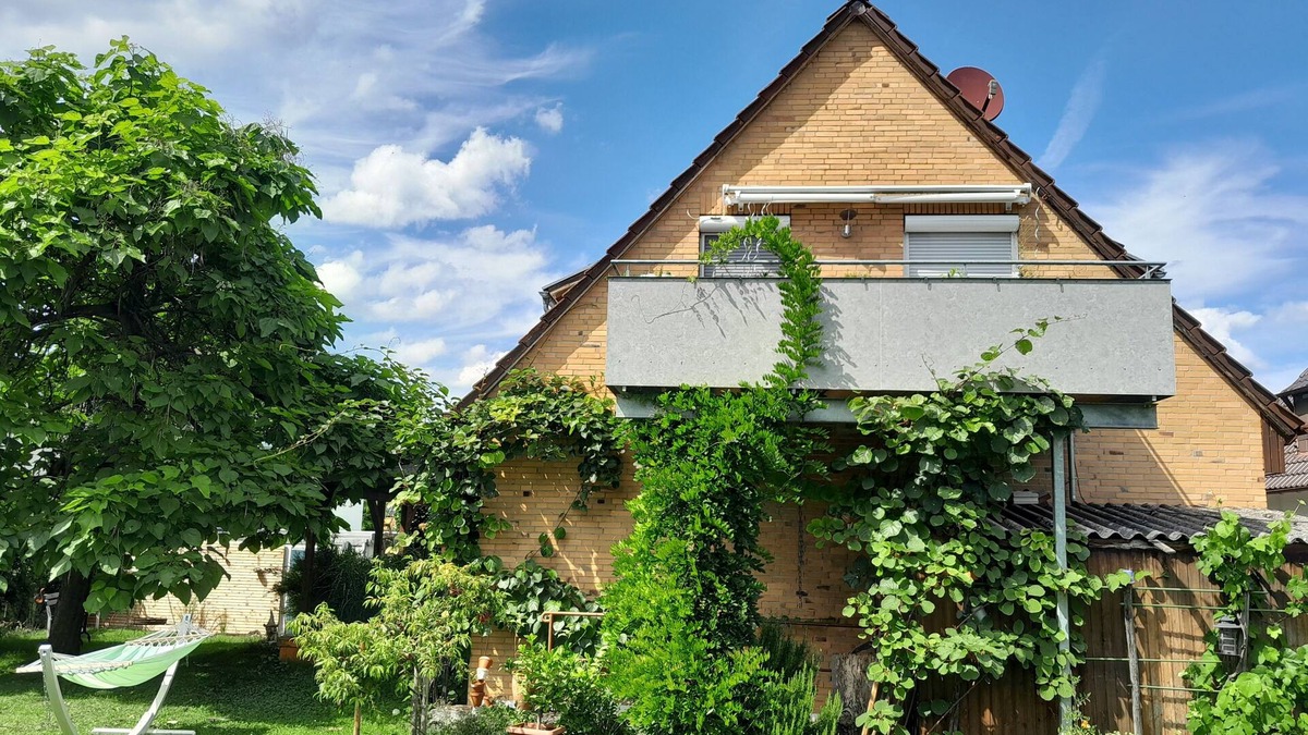 Bissingen an der Teck Apartment | Cozy newly renovated vacation apartment 78sqm in a quiet location with the best view