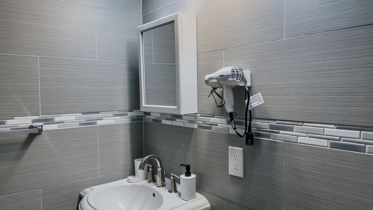 Irvington Apartment | Cozy Newly Renovated Apartment