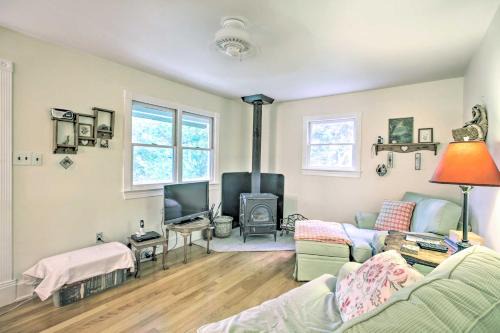 Montebello House | Cozy Nonny Cottage Near Appalachian Trail!