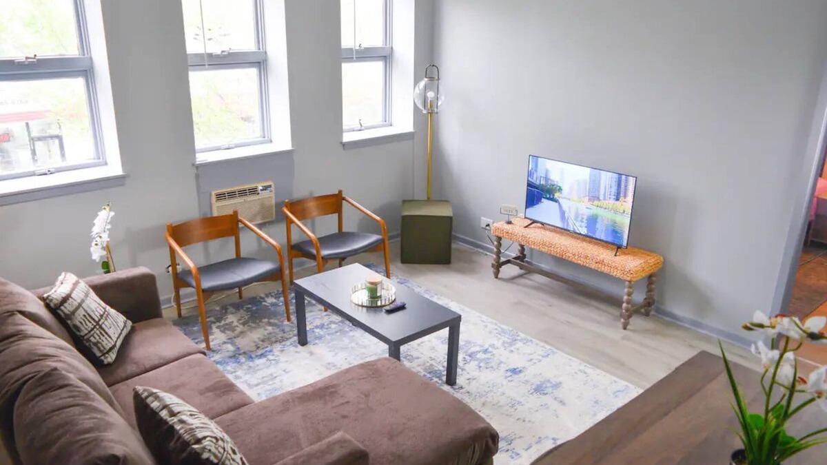 West Ridge Apartment | Cozy North Side Chicago Studio APT for Exploring