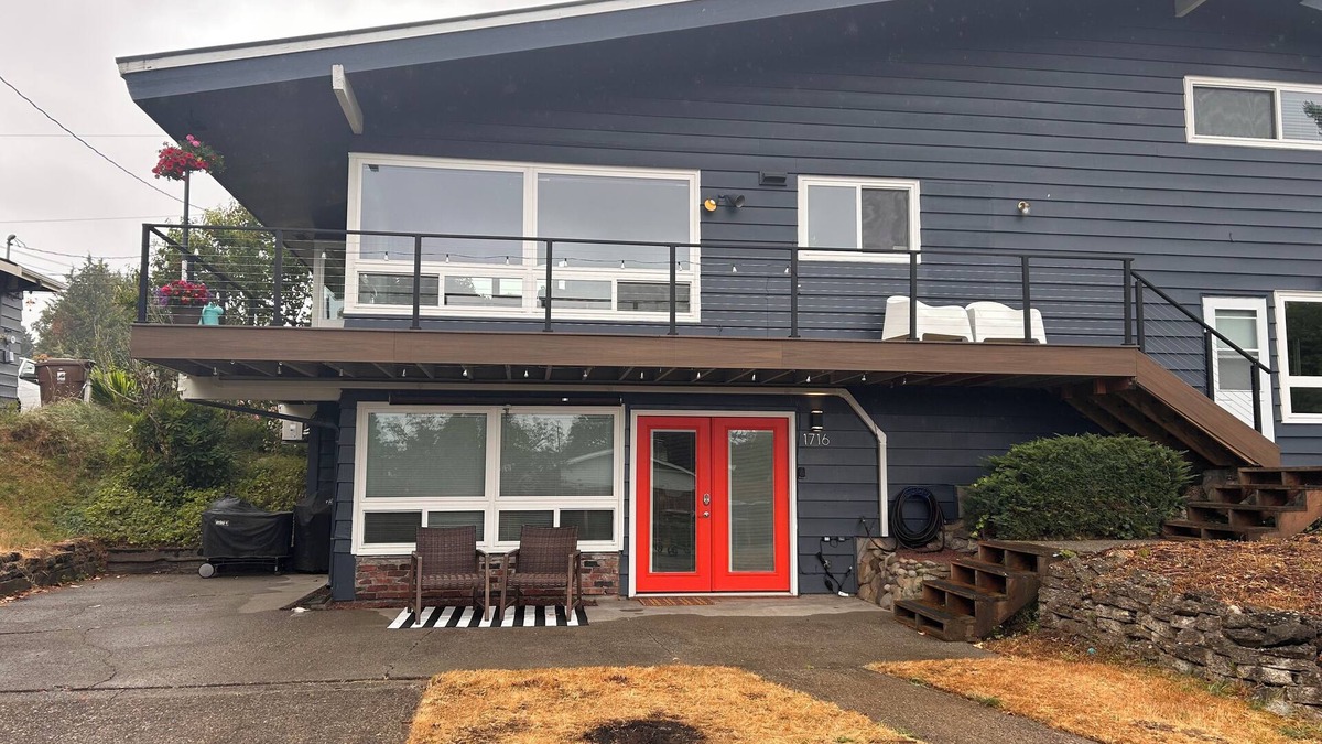 West End House | Cozy North Tacoma Guest Suite - close to beaches, parks & mountains
