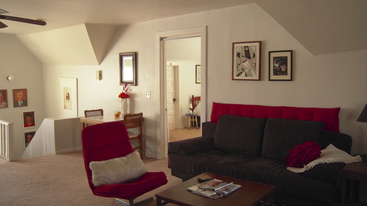 Rogers Park Apartment | Cozy Northside Apt near Transp, Loyola&NW, Beach, nSep Entrance&Free Street Park