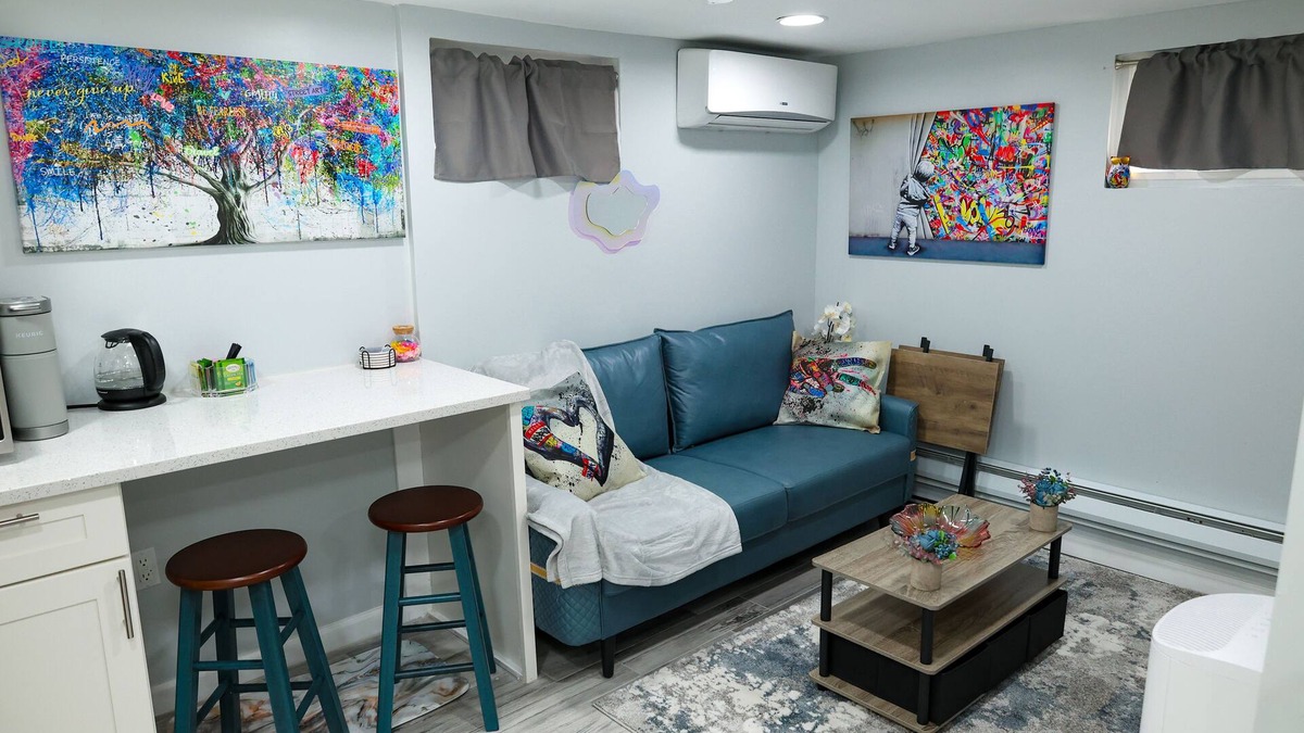 Lakeview Apartment | Cozy NYC on the Island