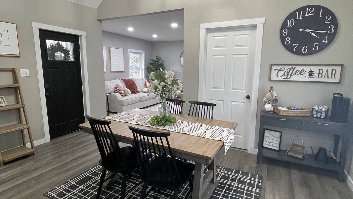 Creston House | Cozy Oak home,n super cute and comfy home located close to restaurants and bars!