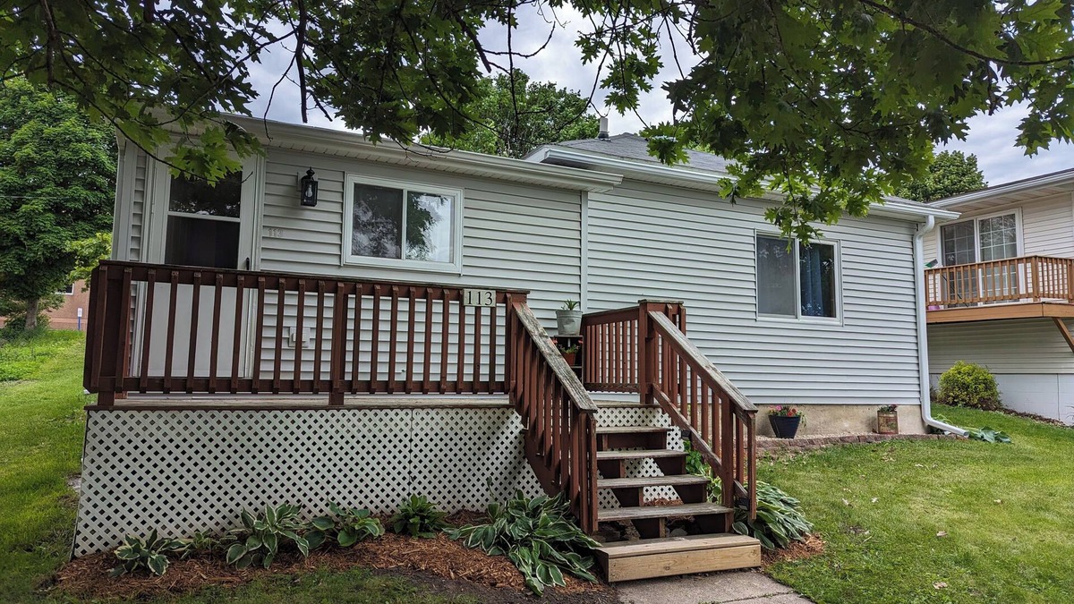 Fillmore County House | Cozy Oak Street Cottage