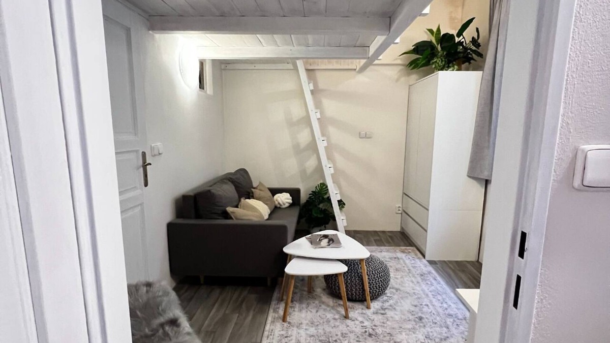 Kosire Apartment | Cozy Oasis: Central & Quiet