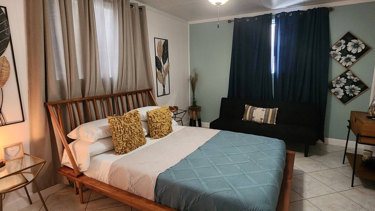 Bay Crest Park Apartment | Cozy Oasis centrally located to Tampa Bay Beaches