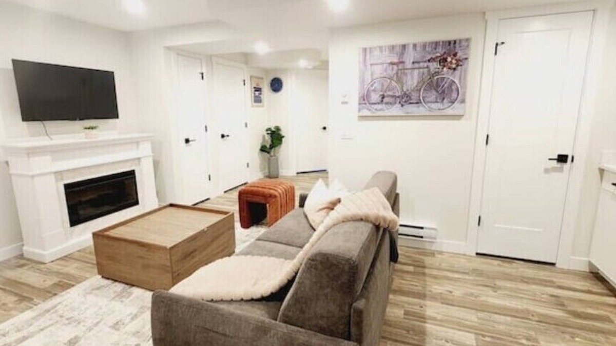 Saskatoon Apartment | Cozy Oasis: Tranquility in the Prairies!n