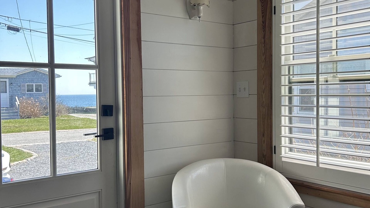 Kenyon Cottage | Cozy Oceanside Narragansett Cottage