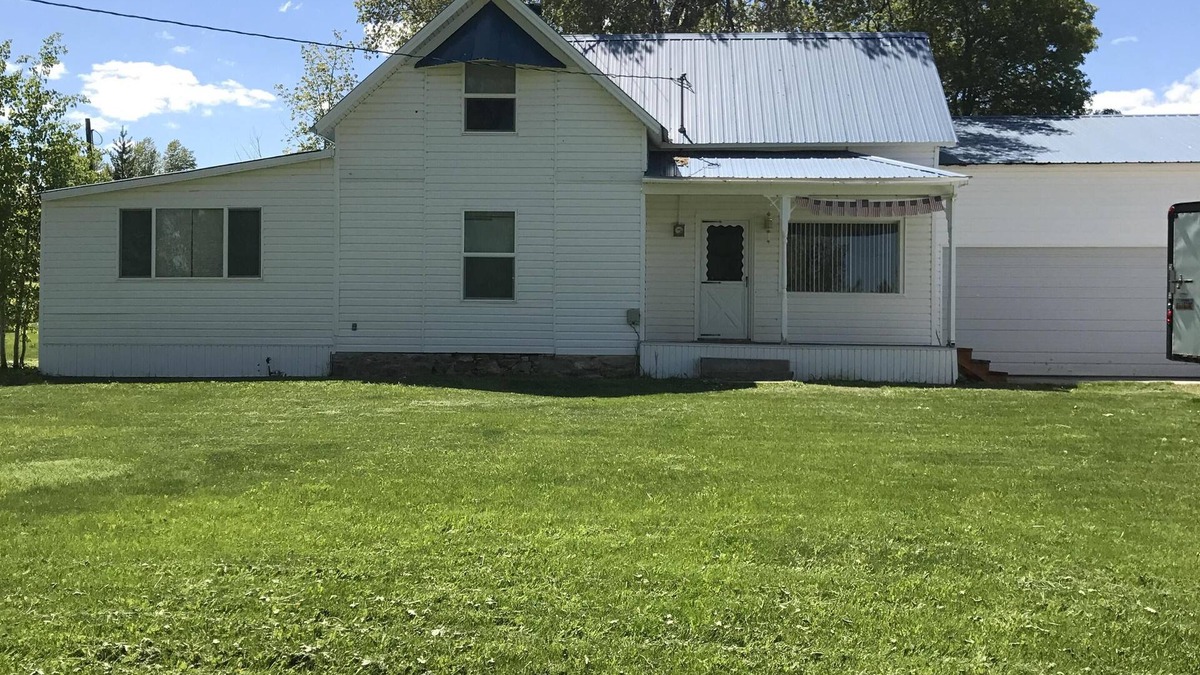 St. Charles House | cozy older home for rent very close to the north beach of Bear lake