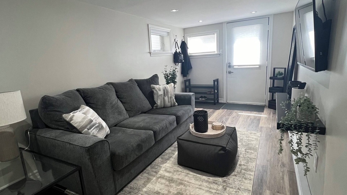 South End Apartment | Cozy on Connaught. Central apartment in Halifax - very walkable!