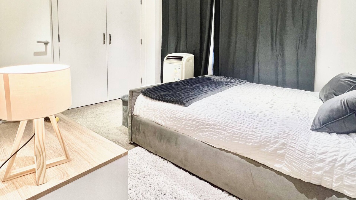 Whittington Apartment | Cozy One Bed Apartment with balcony (Colindale)