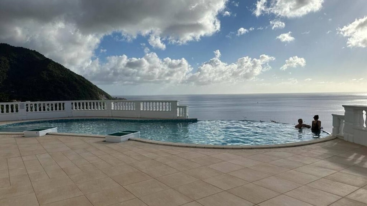 Castle Comfort Apartment | Cozy One-Bedroom Apartment with Stunning Views