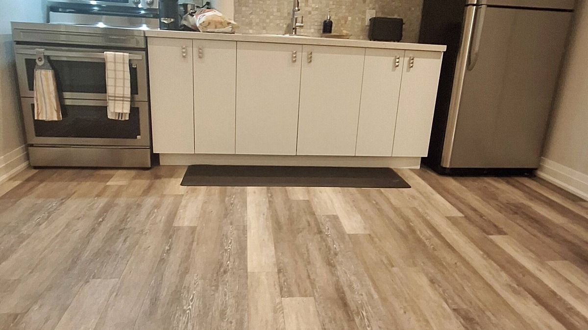 North York House | Cozy one bedroom basement apartment with kitchen, private bathroom, family room