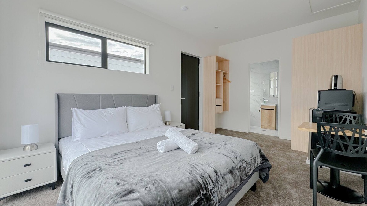 Papakura House | Cozy One-Bedroom Getaway in Takaninin