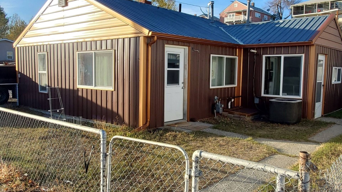 Harlowton Cottage | Cozy one bedroom, newly remodeled.