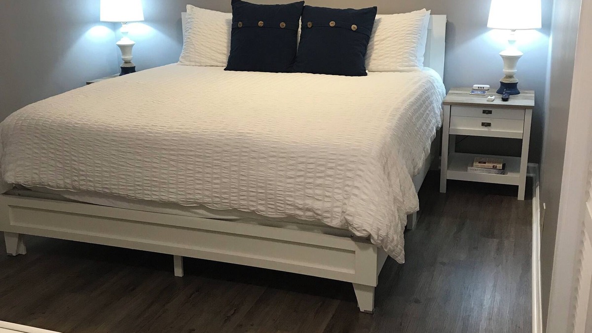 Durhamville Apartment | Cozy one-bedroom rental steps from the lake with full amenities