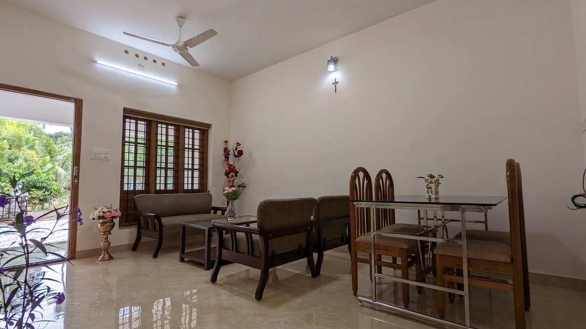 Irinjalakuda Villa | Cozy One Bedroom Villa Facing Paddy fields amidst a Fruit garden