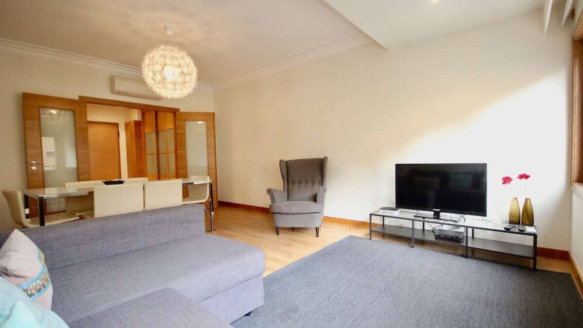 Lumiar Apartment | Cozy Orange Telheiras Apartment