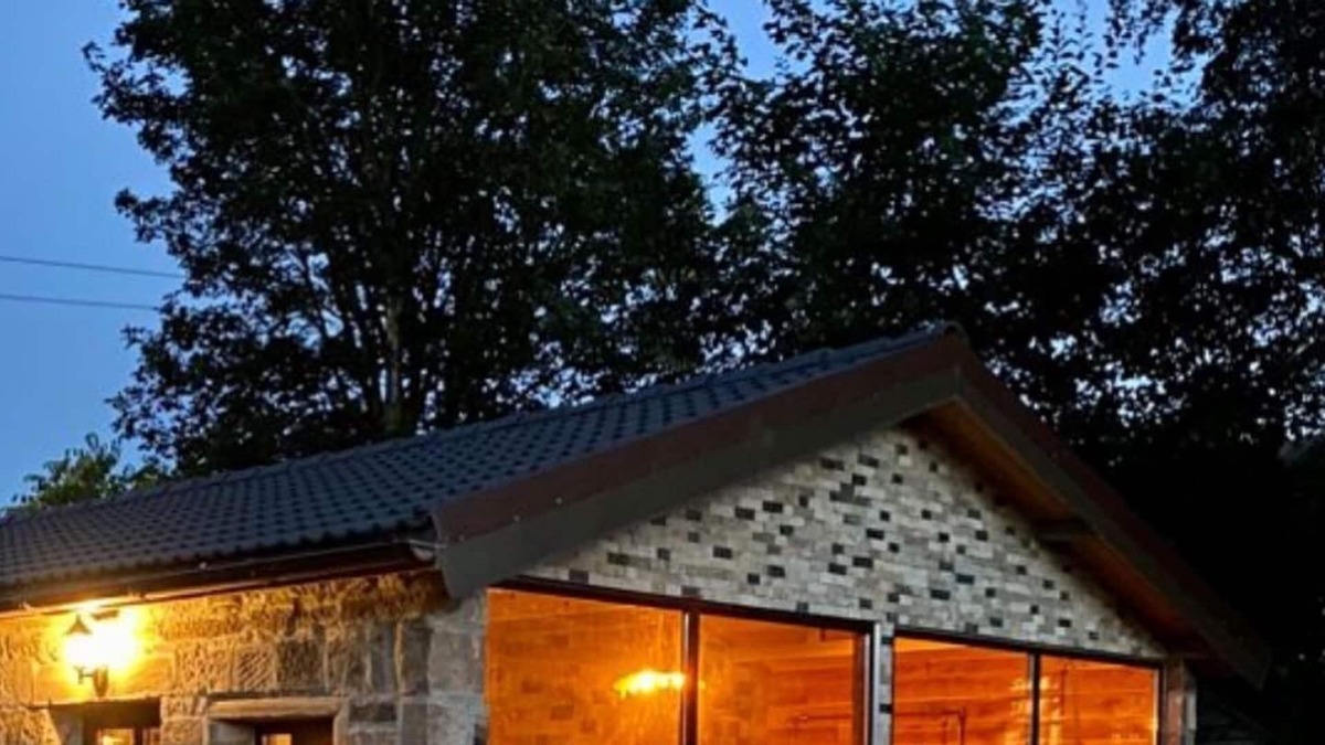 Lanark House | Cozy Owl Residence near Lanark sleeps 4