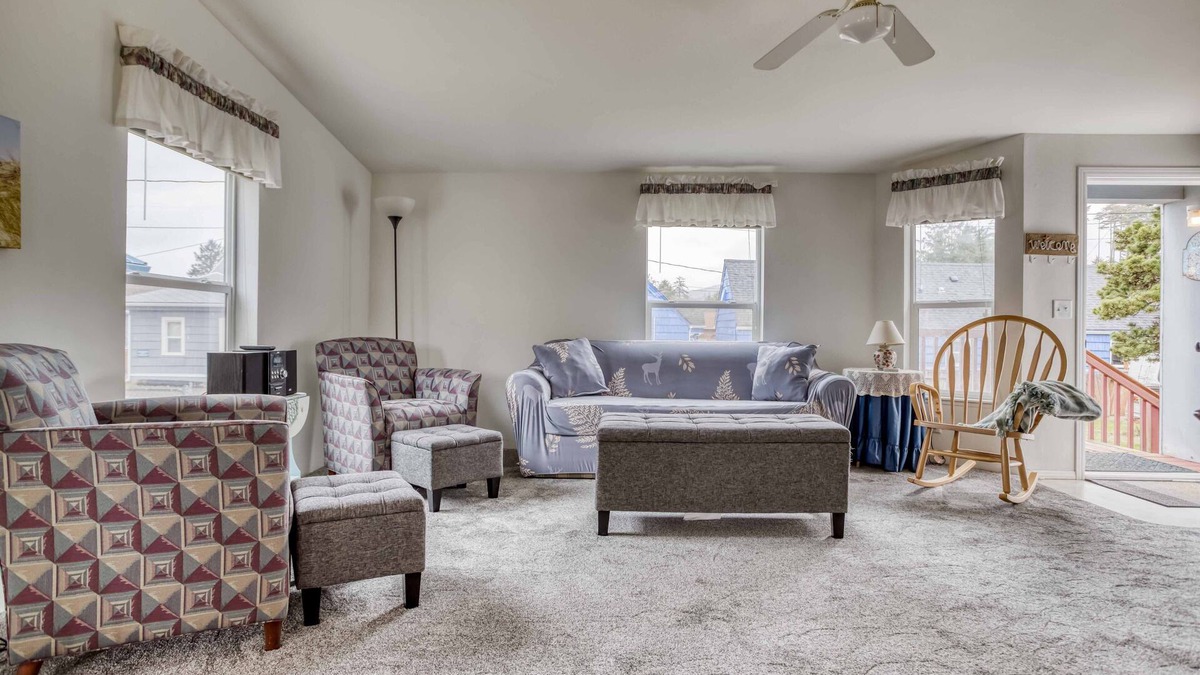 Pacific City House | Cozy Pacific City Home with Spacious Living Room is Near Restaurants and Beach!