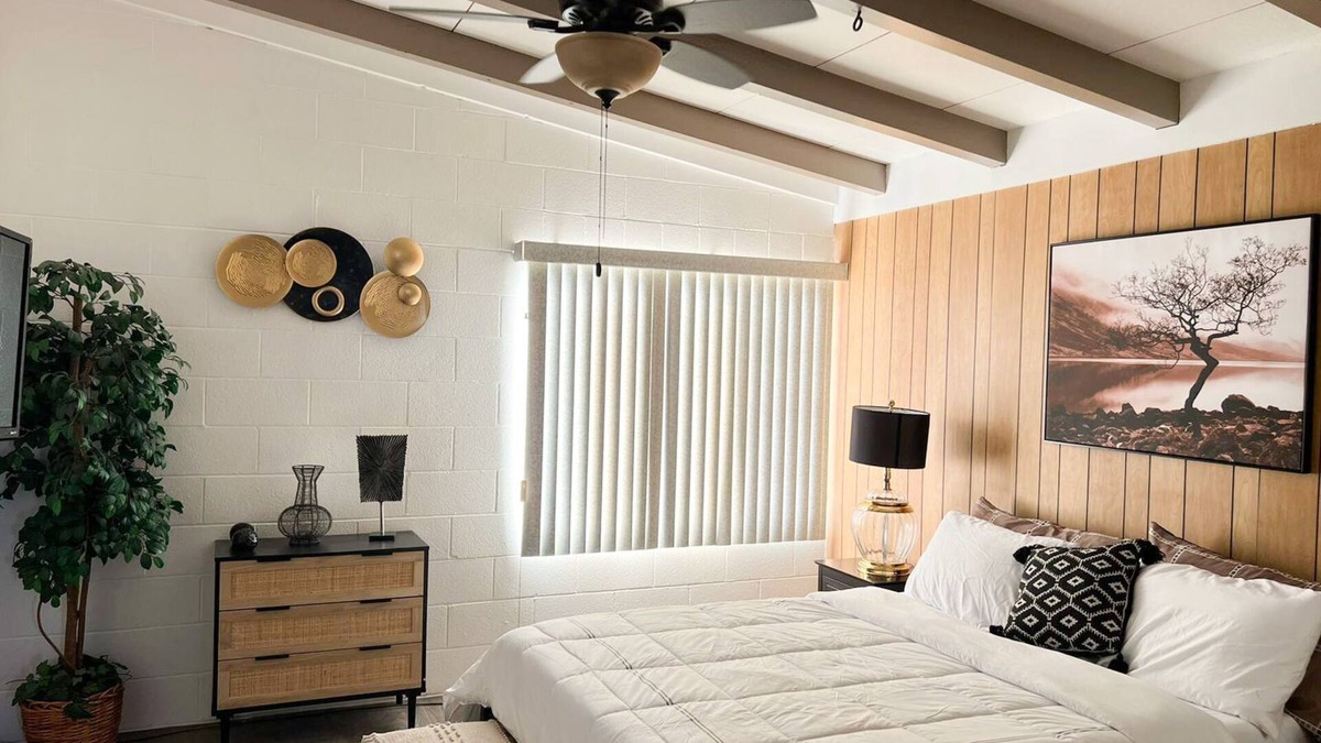Indian Cove House | Cozy Palms Getaway. 5 minutes from JNT/very comfortable and family friendly.