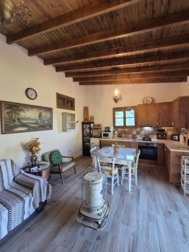 Pedhoulas Cabin | Cozy Paradise