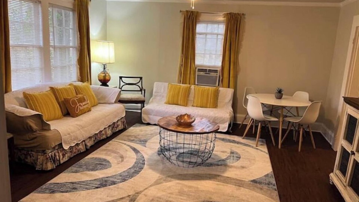 Valdosta House | Cozy & Peaceful Cottage near SGMC, VSU, Down town