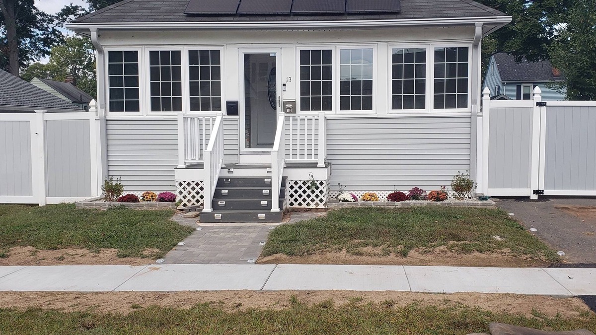 Wethersfield House | Cozy & Peaceful - gated yard, enclosed porch