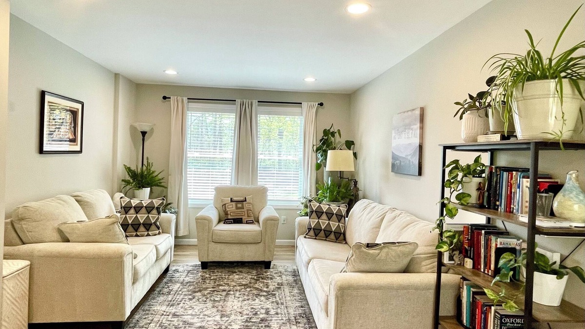 Tyrone House | Cozy, peaceful home close to: PSU Football/State College/Altoona/Raystown Lake.