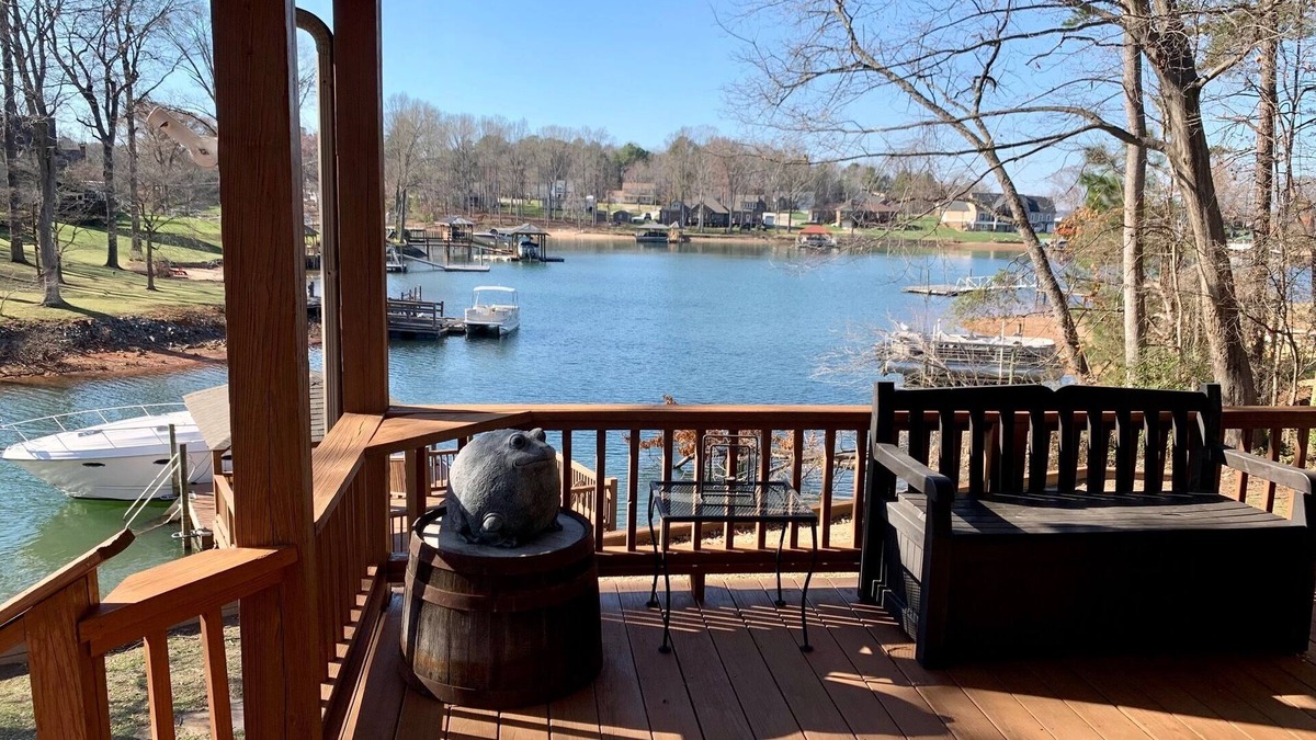 Denver House | Cozy Peaceful Lake house on Lake Norman w/boat parking Great back porch Sunsets!