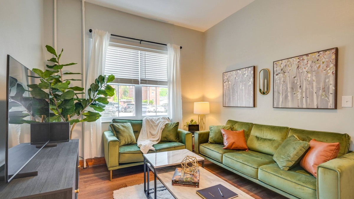 Historic Downtown Bedford Apartment | Cozy Pennsylvania Retreat Near Hiking & Golfing!