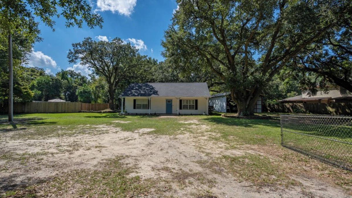 Ferry Pass House | Cozy Pensacola Retreat With Pool