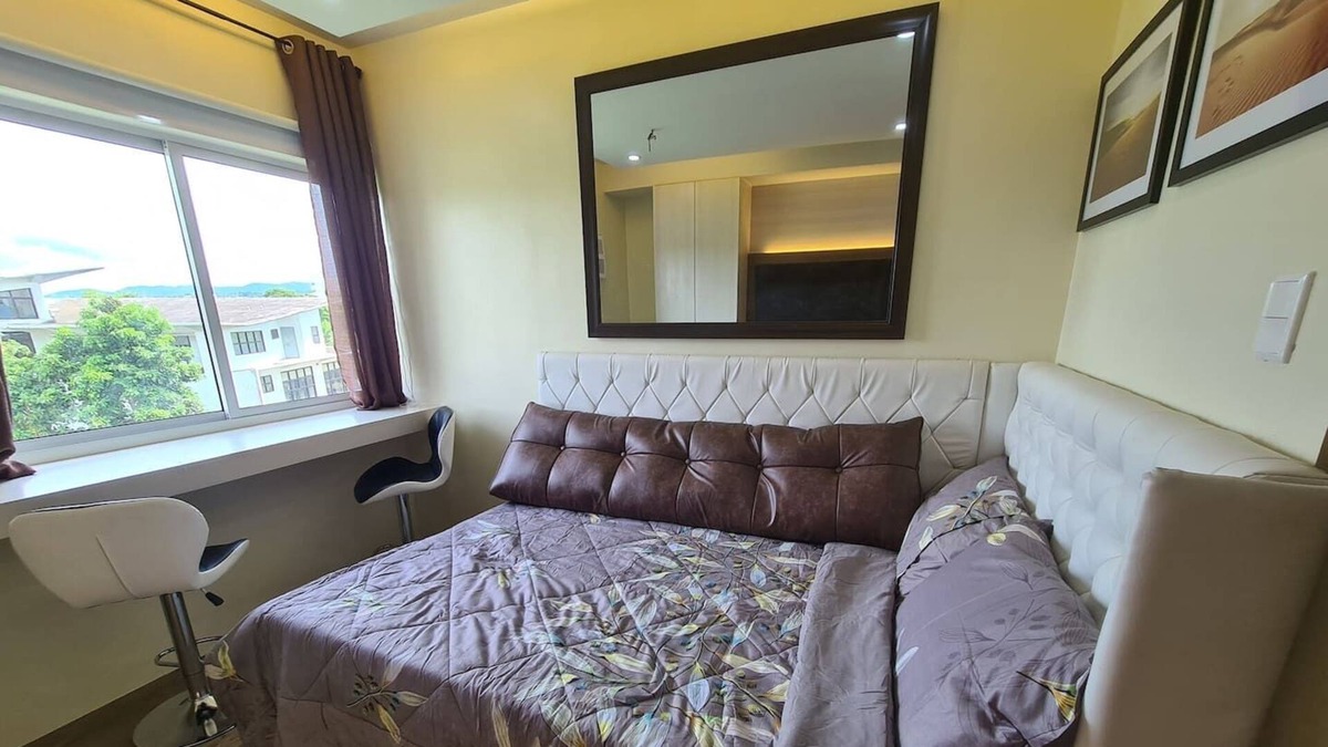 Binan City Condo | Cozy Penthouse 55" TV WFH setup w/ Netflix