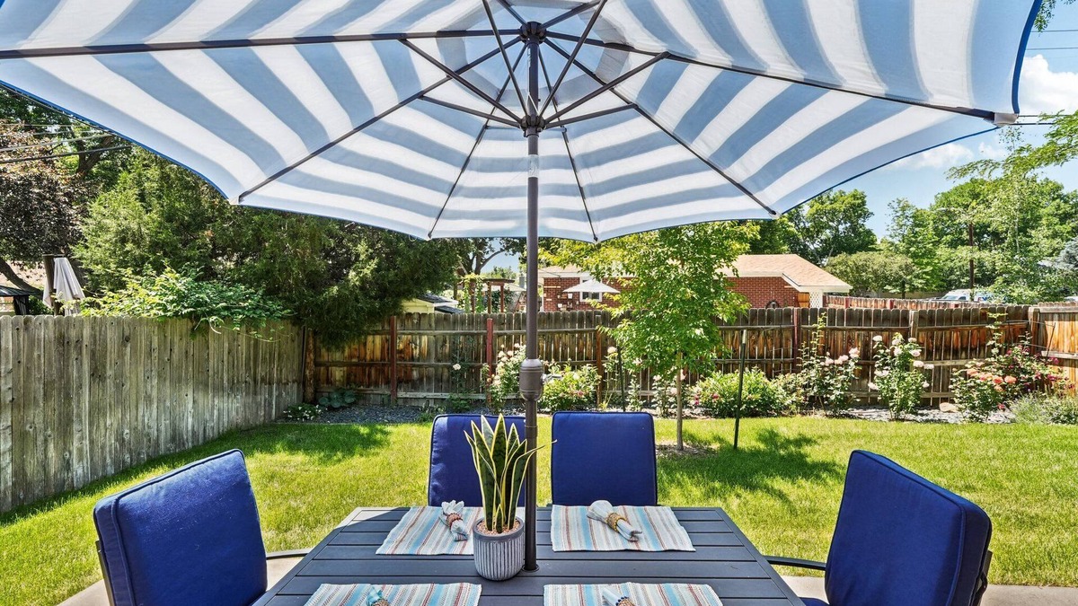 Alta Vista Area House | Cozy Pet & Family-friendly fully fenced beautiful backyard