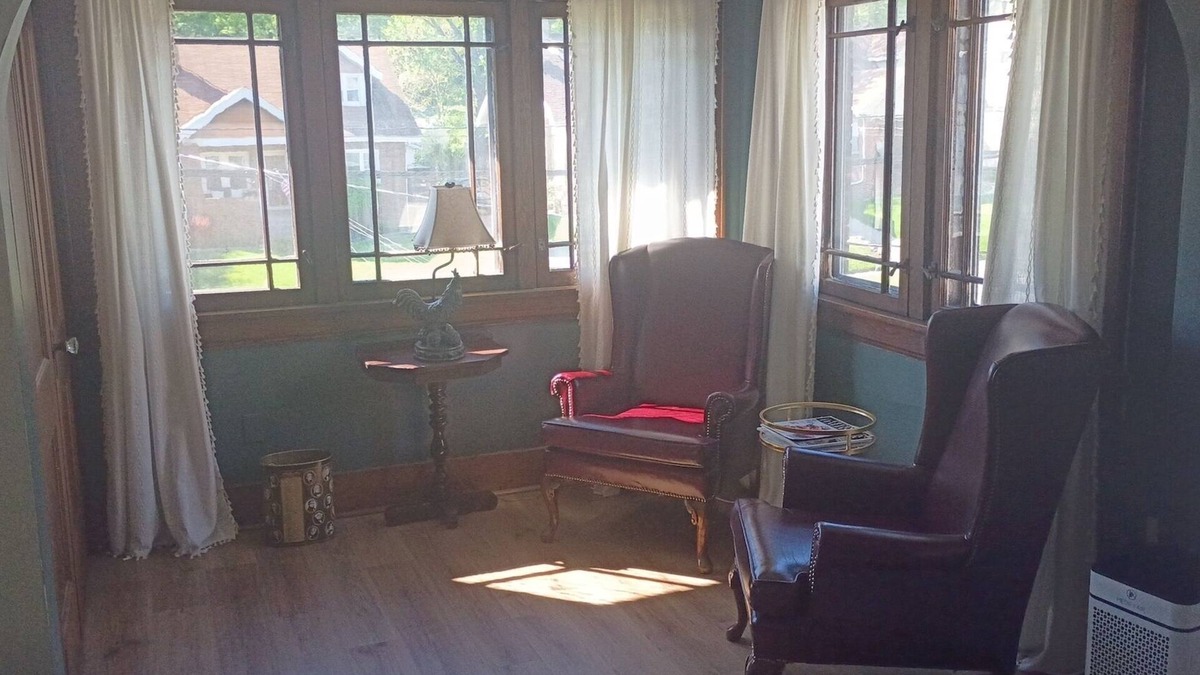 Cuyahoga Falls Apartment | Cozy Pet Friendly 1-bedroom apartment in nice Cuyahoga Falls with AC, WiFi