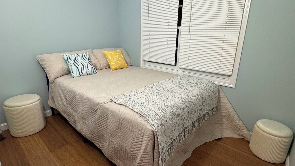 Pawcatuck House | Cozy, pet friendly 1 bedroom house in Stonington close to casinos, beach, & RI.